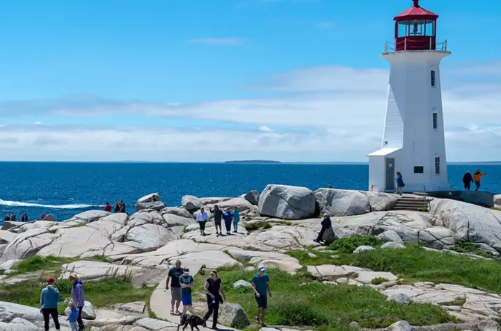 از لغو سفر به آمریکا تا کشف استان‌های کانادا: داستان یک تغییر بزرگ